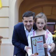 Президент України нагородив 11-річну закарпатку за героїчний вчинок (ВІДЕО)