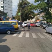 Калушани щодня порушують правила дорожнього руху на вулиці Дзвонарська. ФОТО
