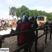 Турнір, мотопробіг та повітряні кулі: на Прикарпатті стартував фестиваль “Галицьке лицарство” (фото, відео)