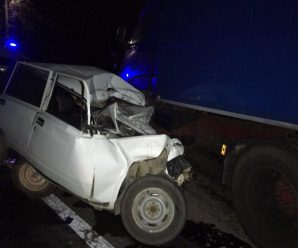 Уночі на Прикарпатті від зіткнення з вантажівкою загинули водій ВАЗу та пасажир
