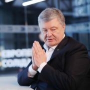 Ексгарант Порошенко вирішив злити мільярд на “тьолок”, журналіст розповів подробиці