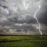 Штормове попередження на Прикарпатті – можуть відключити електроенергію