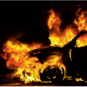 На Калущині Subaru зіткнулась з деревом і загорілась: водій живий