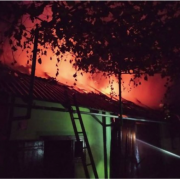 Пожежа на Болехівщині: надзвичайники врятували два будинки (ФОТО)