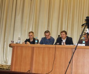У Калуші відбулись громадські слухання щодо нової установки «КАРПАТНАФТОХІМу”. ФОТО та ВІДЕО