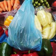 Уряд підтримав заборону пластикових пакетів в Україні: як це відбуватиметься
