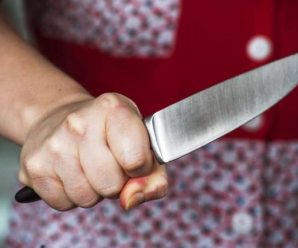 Жінка порізала ножем трьох своїх дітей