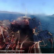 На російському танкері у Находці стався вибух, є загиблі: перші фото, відео