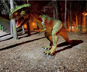 З’явилось фото вандалів, котрі понищили скульптуру динозавра у міському парку (ФОТО)