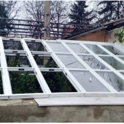 У Франківську ремонтують дах теплиць екологічної станції