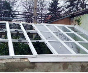 У Франківську ремонтують дах теплиць екологічної станції