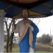 На Прикарпатті вандали пошкодили скульптуру Ісуса Христа (ФОТО)