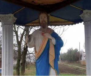 На Прикарпатті вандали пошкодили скульптуру Ісуса Христа (ФОТО)