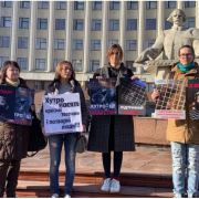 Україна без шкуродерень: у Франківську люди вимагають зупинити вбивства тварин заради шуб (ФОТО)
