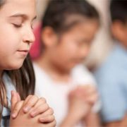 Діти з релігійним вихованням щасливіші та мають міцніше здоров’я