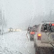 Туман, дощ та мокрий сніг: українців попередили про погіршення погоди