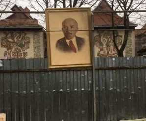 В Івано-Франківську “декомунізували” портрет Леніна