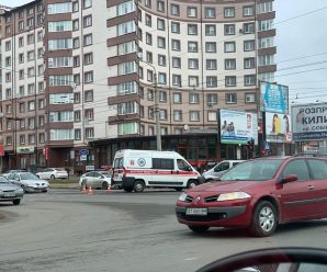 ДТП у Франківську: зіткнулися карета швидкої та два мікроавтобуси. ФОТО