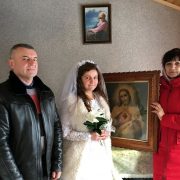 У Львові показали, як дівчина “заручилась” з Христом: опубліковано вражаючі фото