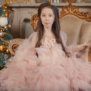 Маленька співачка з Івано-Франківська презентувала нову відеороботу «Диво»