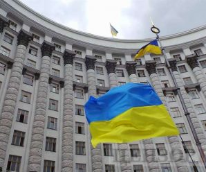 Українцям суттєво урізали виплати: стало відомо, кому не пощастить