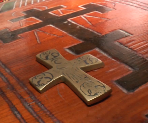 Колекцію старовинних натільних хрестів зібрав прикарпатський капелан