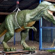 Родина не підтримала, син сказав, що це фігня: історія майстра з Коломиї, який робить динозаврів (ФОТО)
