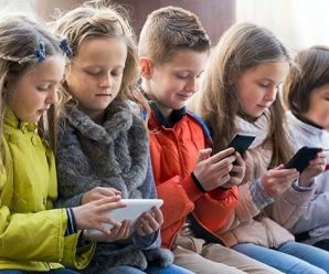 Гончаренко подав у Раду законопроєкт, яким планує заборонити у школах використання смартфонів на уроках