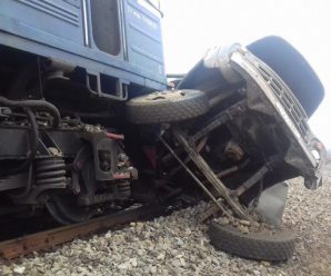 “Вантажівка влетіла під потяг”: У страшній аварії загинув батько 16-ти дітей. Син був з ним у кабіні