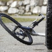 На Прикарпатті під колесами авто загинув велосипедист