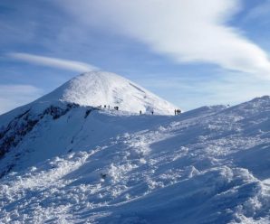 Близько 20 туристів зустріли Новий рік на Говерлі