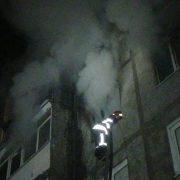Вночі в Івано-Франківську загорілась квартира: двоє дітей у лікарні