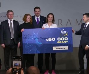 Зеленський вручив франківці Наталії Найді сертифікат на $50 000 для розвитку бізнесу
