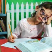 Як робити з дитиною уроки без істерик і сліз: психологиня дала поради батькам