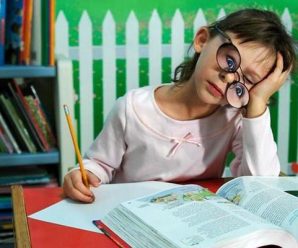 Як робити з дитиною уроки без істерик і сліз: психологиня дала поради батькам
