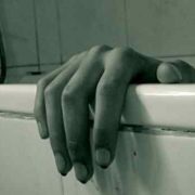 “Тіло сина знайшли у ванній, а матір…”: У власному будинку…