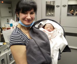 Українка прийняла пологи на борту літака Qatar Airways. Жінка приховала вагітність