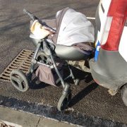 Під Запоріжжям водій збив коляску з дитиною на “зебрі”: моторошне відео 18+