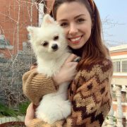 Українка не може повернутися з Уханя – держава заборонила в’їзд її собаці (ФОТО)