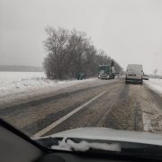“Автомобілі вилітають з траси, все у снігу”: на Франківщині через погоду стались НП (фото)