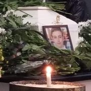 В Івано-Франківську прощаються з 14-річним хлопцем, який загинув під колесами потяга (ФОТО)