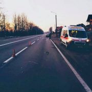 На Прикарпатті автомобіль збив пішохода: чоловік помер у “швидкій”. ФОТО