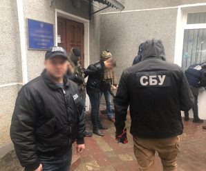 На одержанні хабара затримано посадовця Івано-Франківської поліції (фото)