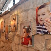 “Почуй мене”: фотовиставку діток з обмеженим слухом відкрили в Івано-Франківську