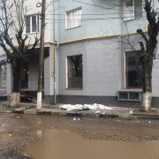 У Франківську з 9 поверху на дівчину впала металева конструкція (ФОТО)