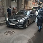 В центрі Івано-Франківська водій “Мерседесу” заснув під час руху (фото)