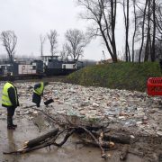 В Угорщину річкою Тиса припливли тонни сміття з України