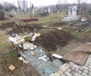 У Франківську вандали зруйнували могили (ФОТО)