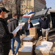 Прикарпатські медики та поліціянти отримали спецзахист від волонтерів