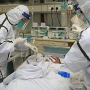 “Має перехворіти 80% людей”: лікар зробив гучну заяву про коронавірус